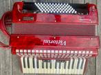 Rode klavier accordeon, Muziek en Instrumenten, Gebruikt, 72-bas, Toetsaccordeon, Met koffer