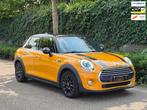 Mini F55 LCI B38 Cooper Apple CarPlay HUD NBT EVO NAVI Touch, 136 pk, Gebruikt, Overige kleuren, Leder en Stof
