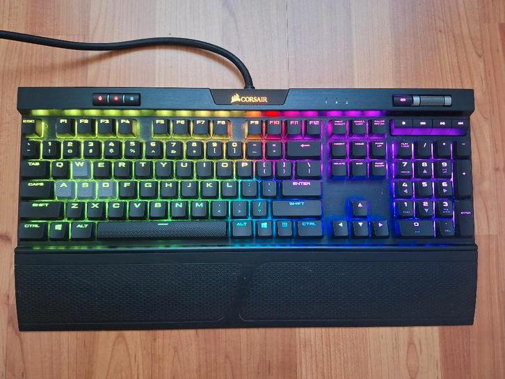 Corsair K70 RGB MK.2, Computers en Software, Toetsenborden, Zo goed als nieuw, Qwerty, Bedraad, Gaming toetsenbord, Ophalen