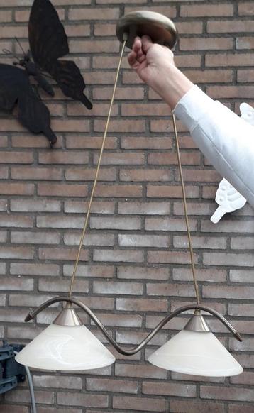 Hanglamp met 2 melkglas lampenkapjes 