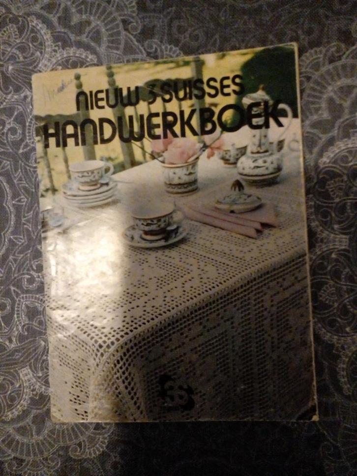 Nieuw 3 Suisses Handwerkboek - Handwerken, Boeken, Hobby en Vrije tijd, Gelezen, Breien en Haken, Ophalen of Verzenden