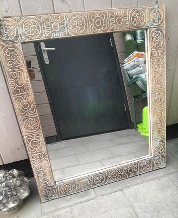 Te koop brocante spiegel beschikbaar voor biedingen