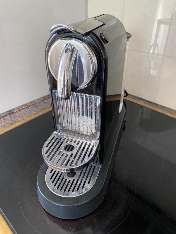 Nespresso Magimix M 190, Witgoed en Apparatuur, Koffiezetapparaten, Gebruikt, Koffiepads en cups, Espresso apparaat, 4 tot 10 kopjes