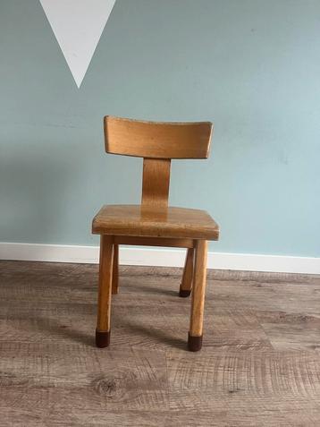 Vintage kinderstoeltje beschikbaar voor biedingen