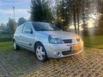 Renault Clio 1.2 55KW Autbas E3 2005 Grijs met nieuwe Apk, Auto's, Renault, Voorwielaandrijving, Stof, 74 pk, Origineel Nederlands