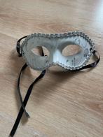 Wit Masker met Zilveren Details, Ophalen of Verzenden, Zo goed als nieuw, Carnaval, Accessoires