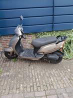 Scooter kymco geel kenteken, Fietsen en Brommers, Gebruikt, Kymco, Ophalen of Verzenden, Benzine