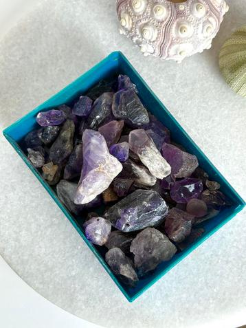 Doosje vol met amethist beschikbaar voor biedingen