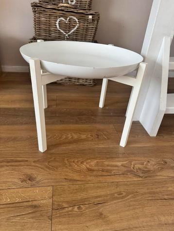 Bijzettafel design modern twv € 350,- beschikbaar voor biedingen