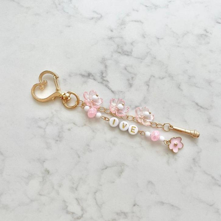 Kpop Ive sleutelhanger, Verzamelen, Muziek, Artiesten en Beroemdheden, Nieuw, Gebruiksvoorwerp, Ophalen of Verzenden