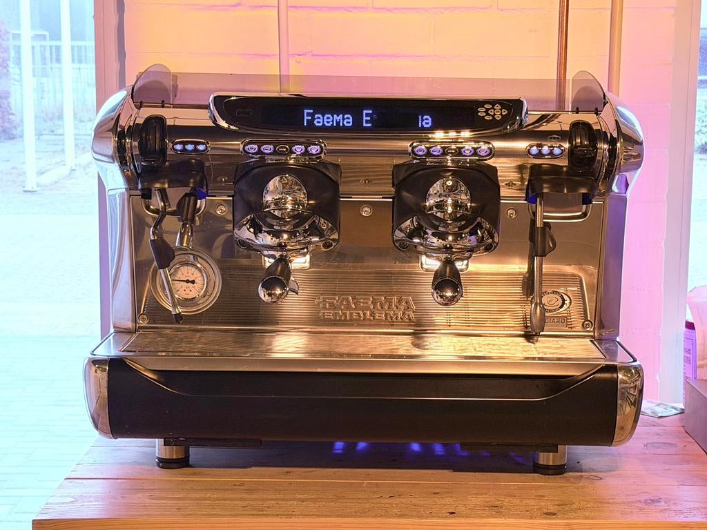 Faema tweegroeps espressomachine, Witgoed en Apparatuur, Koffiezetapparaten, Zo goed als nieuw, Gemalen koffie, Espresso apparaat