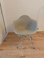 2 design chair, Twee, Ophalen of Verzenden, Zo goed als nieuw, Modern