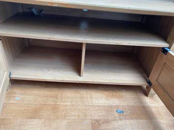 Houten TV Meubel met Opbergruimte beschikbaar voor biedingen