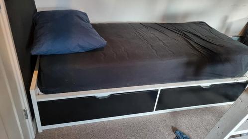 1 persoonsbed 90x200 wit met zwart, Huis en Inrichting, Slaapkamer | Slaapbanken, Zo goed als nieuw, 90 cm, 200 cm, Eenpersoons