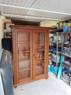 Houten vitrinekast met facet geslepen glas, Ophalen, 100 tot 150 cm, Zo goed als nieuw, 150 tot 200 cm