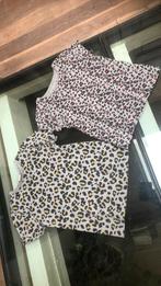 2 panter print t-shirts 134, Meisje, Ophalen of Verzenden, Zo goed als nieuw, Shirt of Longsleeve