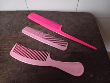set vintage kammen, kammetjes barbie roze, 3 stuks als nieuw beschikbaar voor biedingen