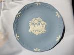 WEDGWOOD Bord Engels Kerst 1995 ondergrond blauw onbesch., Antiek en Kunst, Antiek | Servies los, Ophalen of Verzenden
