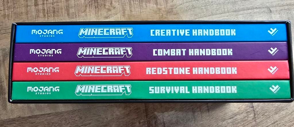 Minecraft complete handbook collection, Zo goed als nieuw, Overige onderwerpen, Mojang, Ophalen of Verzenden