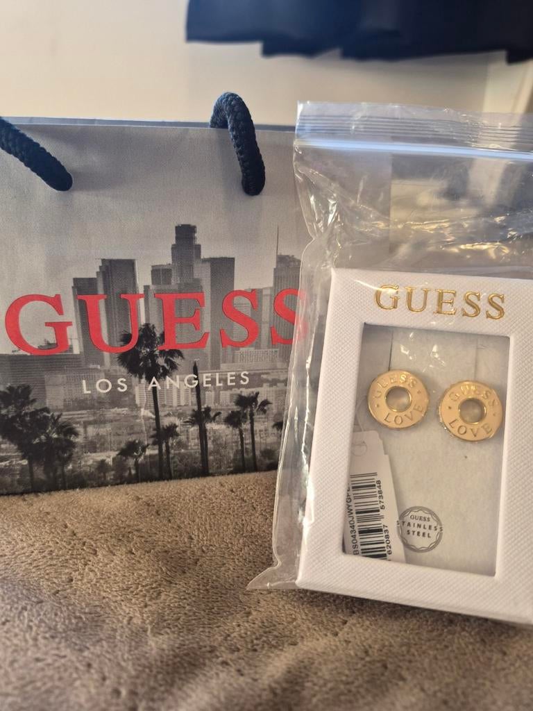 Nieuwe Guess oorbellen, Ophalen of Verzenden, Nieuw, Beige, Overige materialen