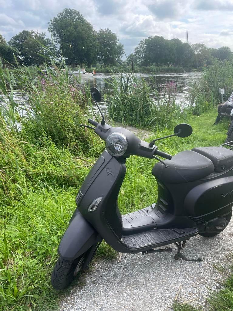 Zwarte Capri scooter (2e eigenaar), Ophalen, Zo goed als nieuw, Benzine, Overige merken