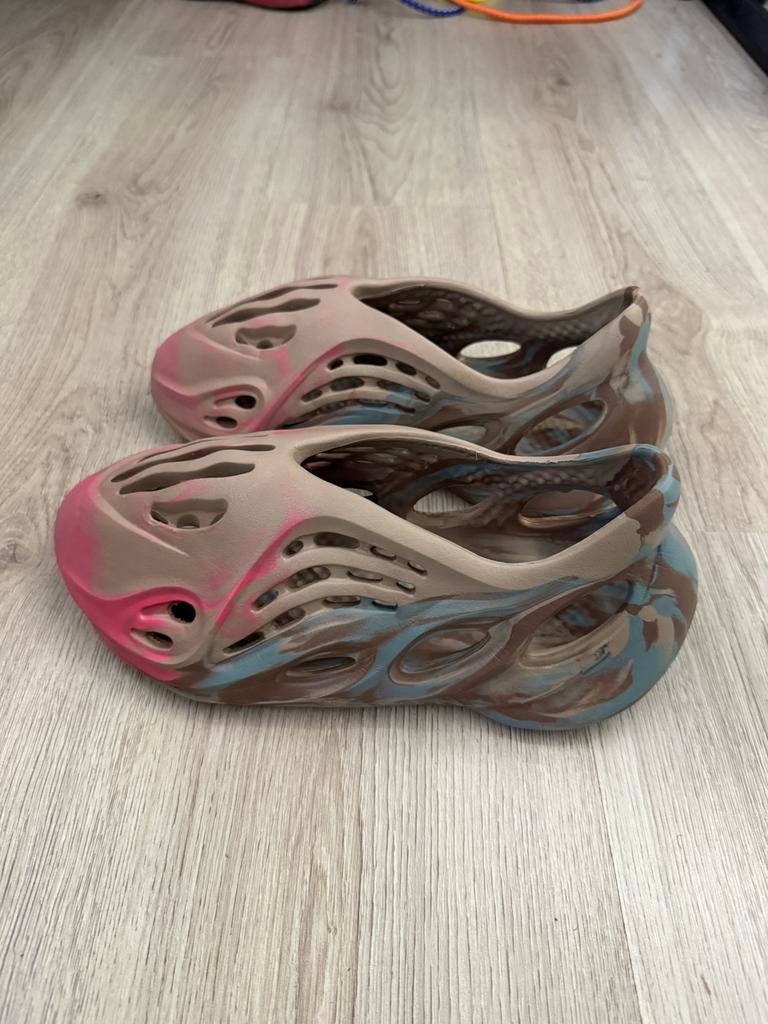 Adidas Yezzy foam RNNR sand grey 41, Overige kleuren, Overige typen, Ophalen of Verzenden, Gedragen