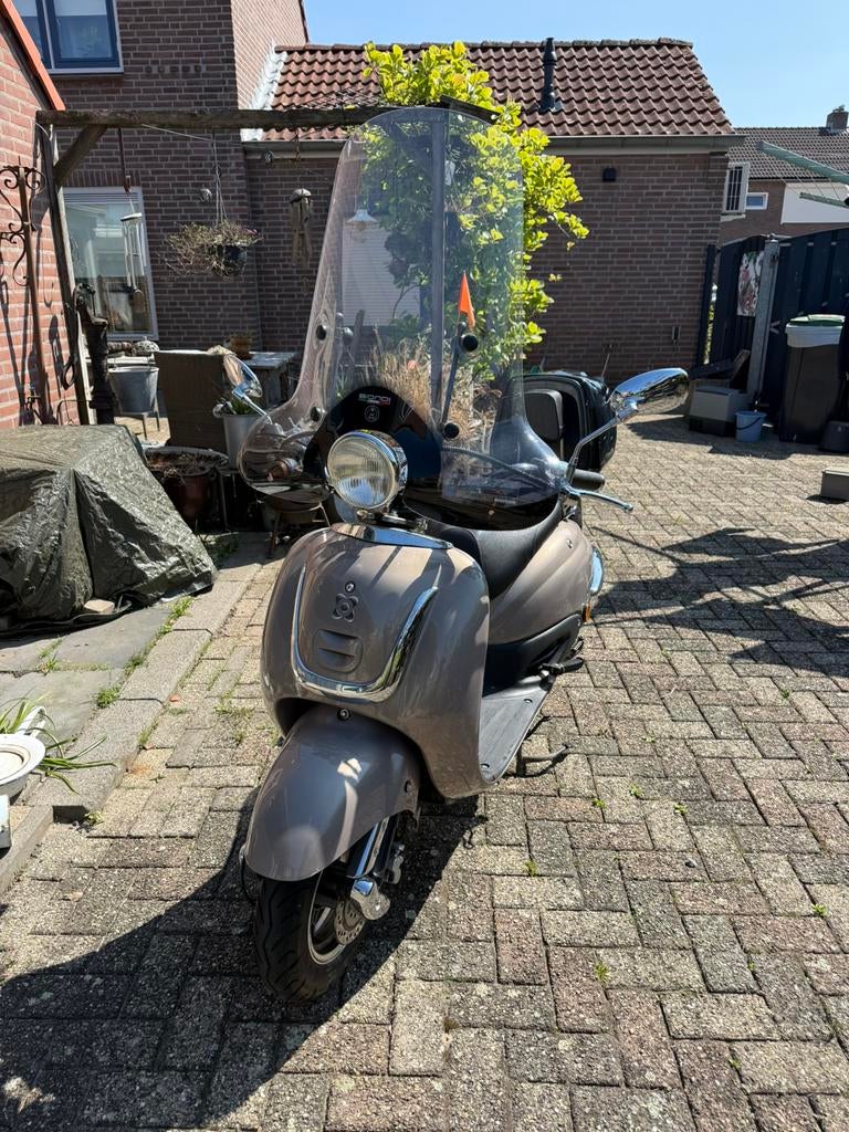 Agm retro scooter, Ophalen, Maximaal 45 km/u, Zo goed als nieuw, Benzine