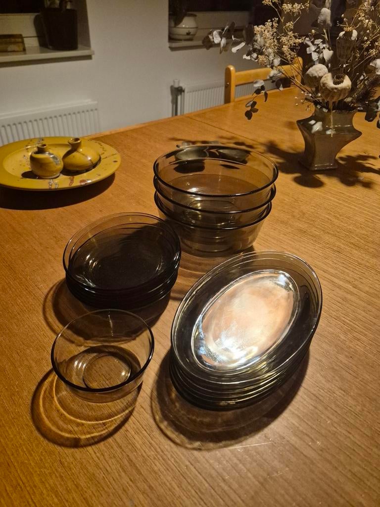 Vintage Luminarc rookglas servies - schalen en borden, Huis en Inrichting, Keuken | Servies, Gebruikt, Ophalen of Verzenden, Glas