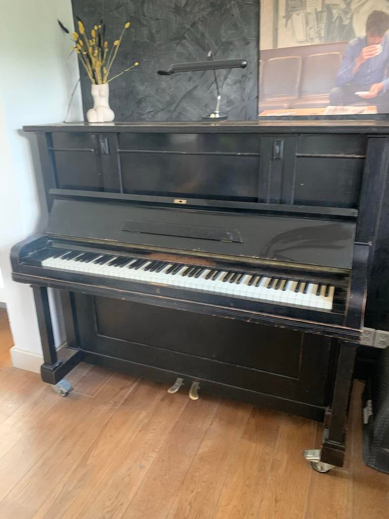 Antieke piano, meer dan 100 jaar oud, recent gestemd, Muziek en Instrumenten, Ophalen, Gebruikt, Zwart, Piano