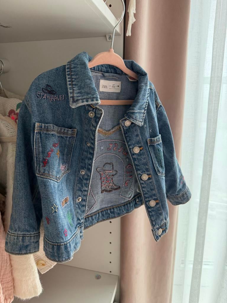 Stoer spijkerjasje Zara met borduursels (H&M, Mango, next), Ophalen of Verzenden, Zo goed als nieuw, Jongen of Meisje