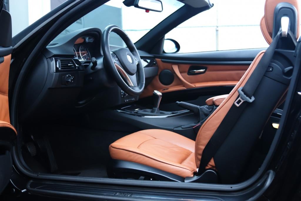 BMW 3-Serie 320i 163pk 2008 Zwart, Auto's, BMW, Voorwielaandrijving, Euro 5, 15 km/l, 1995 cc