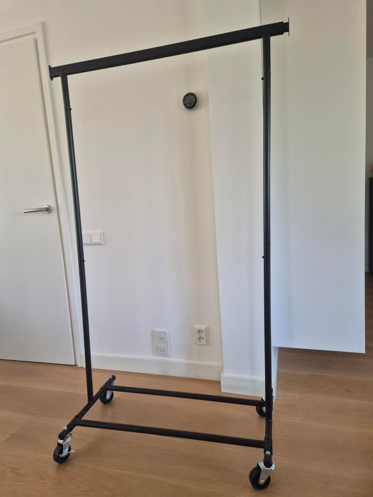 Stevig kledingrek op wielen - Zwart, Ophalen, Met wielen, Gebruikt
