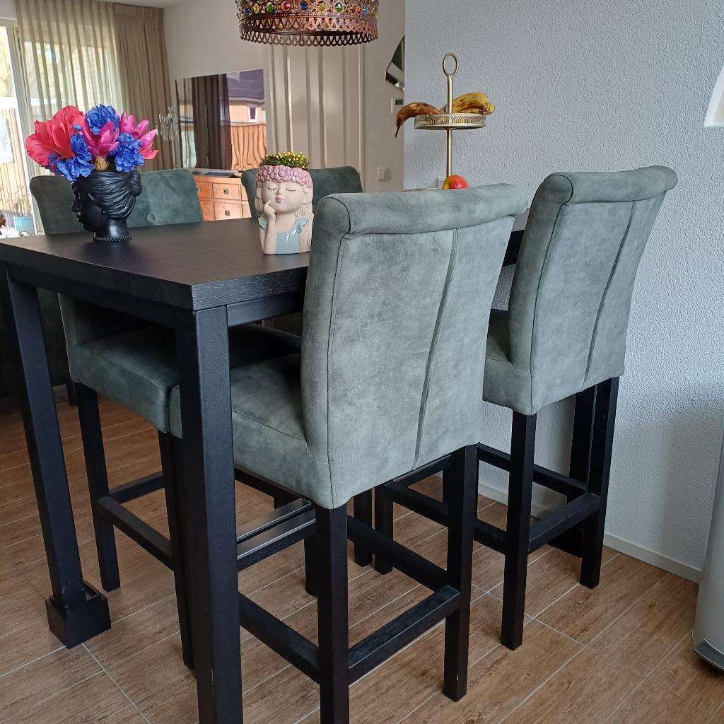 Bartafel met 4 krukken, Ophalen, Zo goed als nieuw