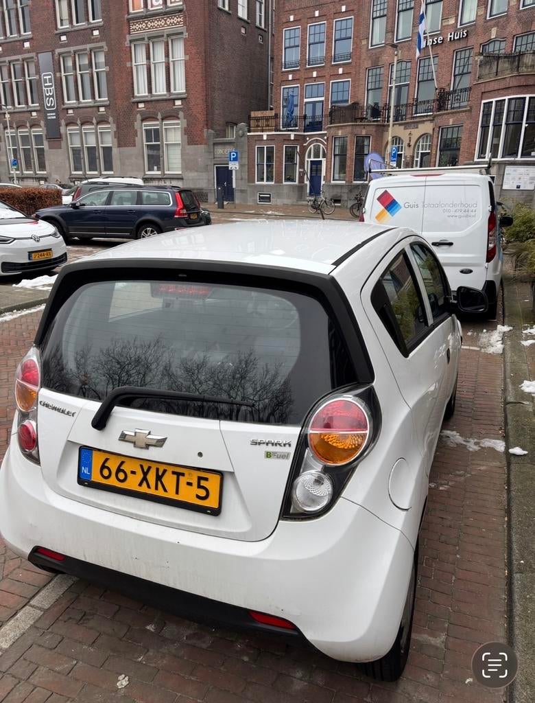 Chevrolet Spark 1.0 Bifuel 2012 Wit, Auto's, 15 km/l, 37 €/maand, 4 cilinders, Wit