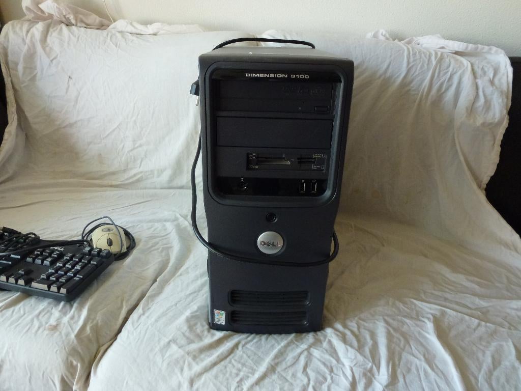Dell 3100 Desktop vintage hobby computer compleet, Computers en Software, Ophalen, Gebruikt, Met monitor