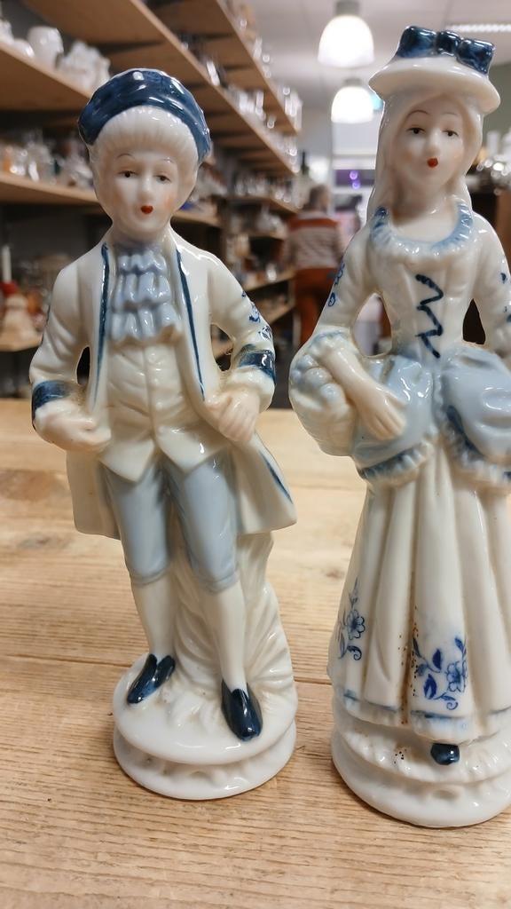 Antiek keramieken beeldjes van een man en vrouw, Ophalen of Verzenden