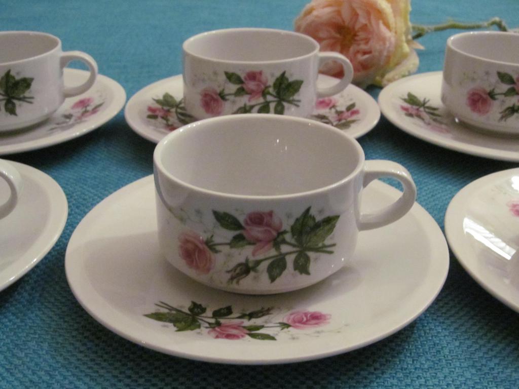 6 Villeroy & Boch Septfontain Kop en Schotels Rozen, Keramiek, Ophalen of Verzenden, Zo goed als nieuw, Overige stijlen