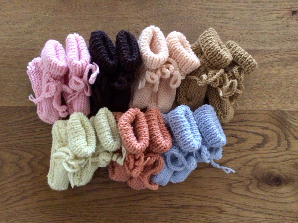 Slofjes baby handgebreid div kleuren wol, Kinderen en Baby's, Babykleding | Schoentjes en Sokjes, Ophalen of Verzenden, Nieuw