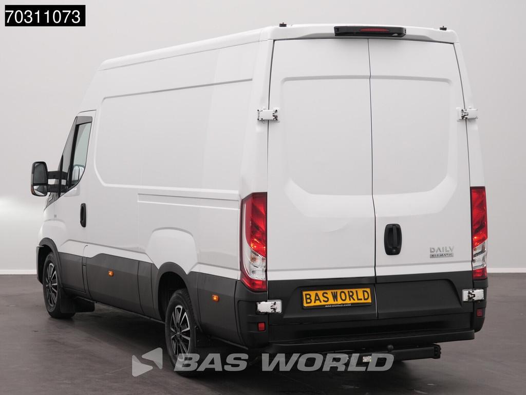 Iveco Daily 35S18 3.0L Automaat L2H2 3,5t Trekhaak 180PK ACC, Auto's, Automaat, Stof, Gebruikt, Euro 6