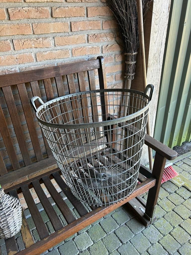 Antieke draad mand, Ophalen, Gebruikt