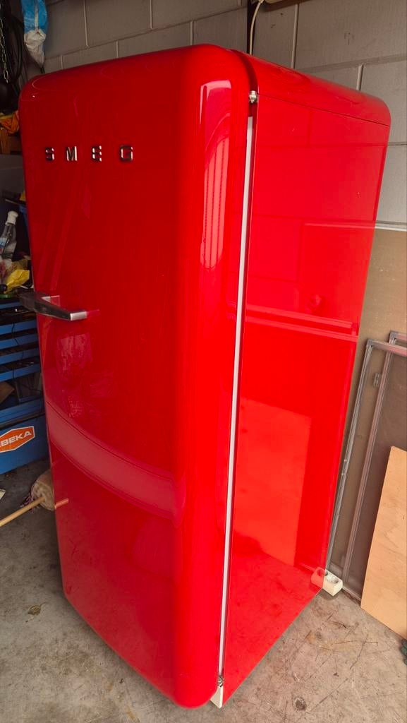 Prachtige rode smeg koelkast in nieuwstaat, bezorgd?!, Witgoed en Apparatuur, Koelkasten en IJskasten, Ophalen, 200 liter of meer