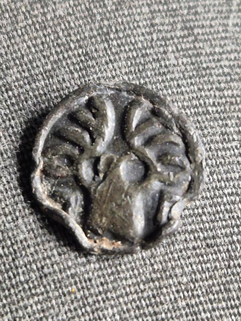 Bodemvondst pelgrimsinsigne 1375 - 1450 Hert, Antiek en Kunst, Ophalen of Verzenden