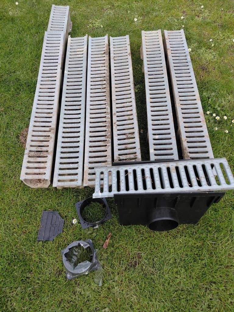 Sleufgoot 6,5  meter met RVS rooster en zandvanger Bielbet, Ophalen, Afvoer, 6 meter of meer, Zo goed als nieuw