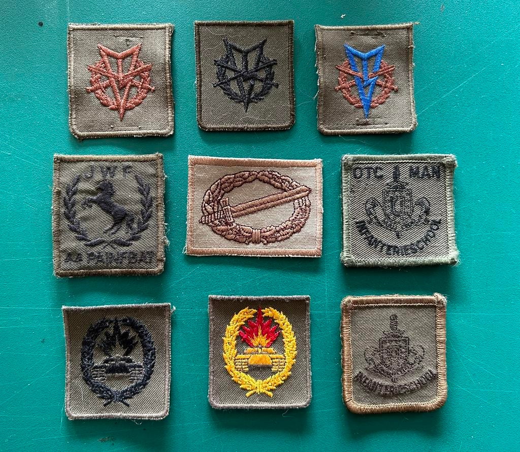 Lot stoffen emblemen, Verzenden, Landmacht, Nederland, Embleem of Badge
