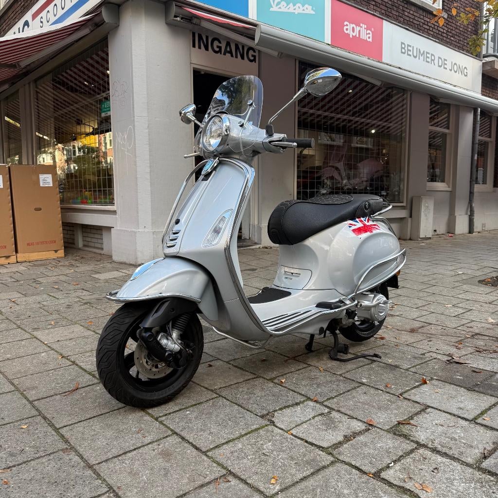 Vespa Primavera | Grijs | 14.570 km | Klassiek & Comfortabel, Overige modellen, Ophalen of Verzenden, Zo goed als nieuw, Vespa