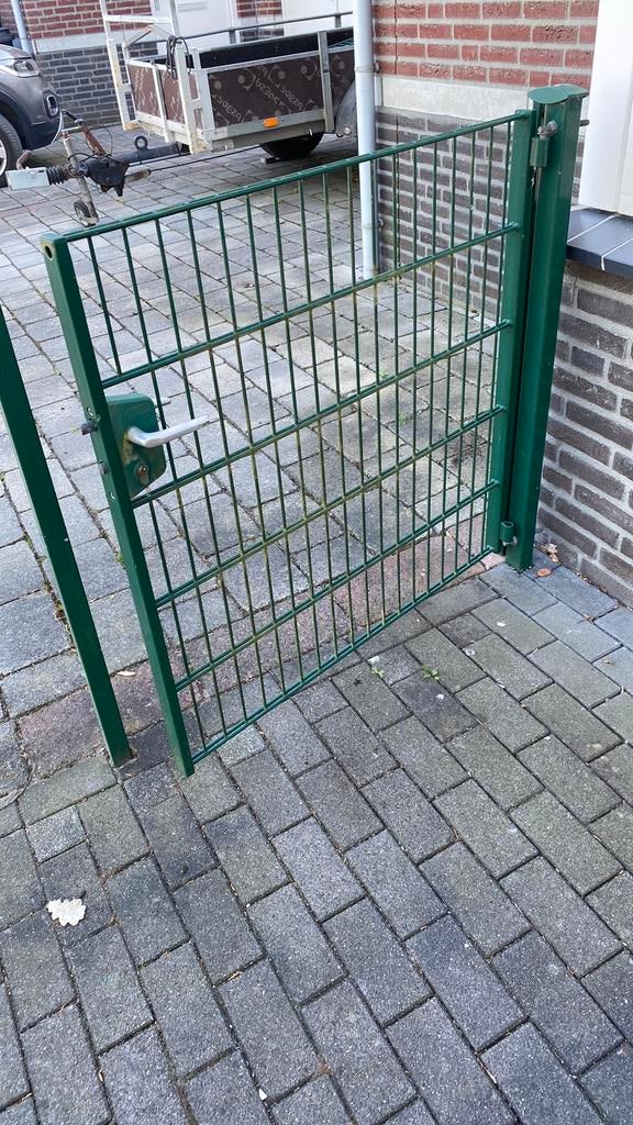 Hekwerk groen met palen en poort, Ophalen, Zo goed als nieuw, IJzer, Dubbelstaafmat hekwerk