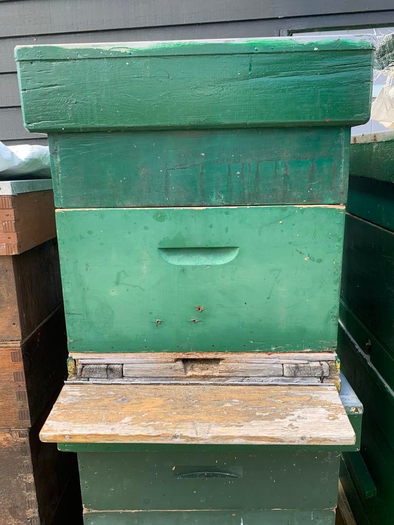 2e hands spaarkast, Bijen