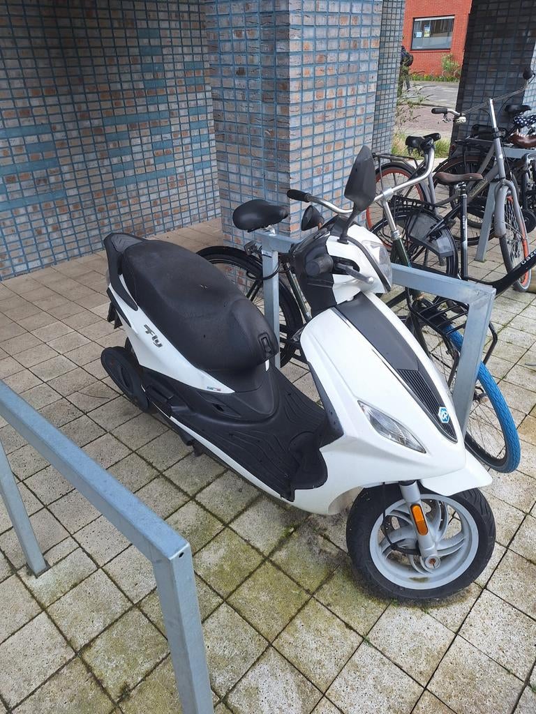Piaggio New Fly 4-takt bromscooter, Fietsen en Brommers, Scooters | Piaggio, Ophalen, Gebruikt, Benzine, Fly