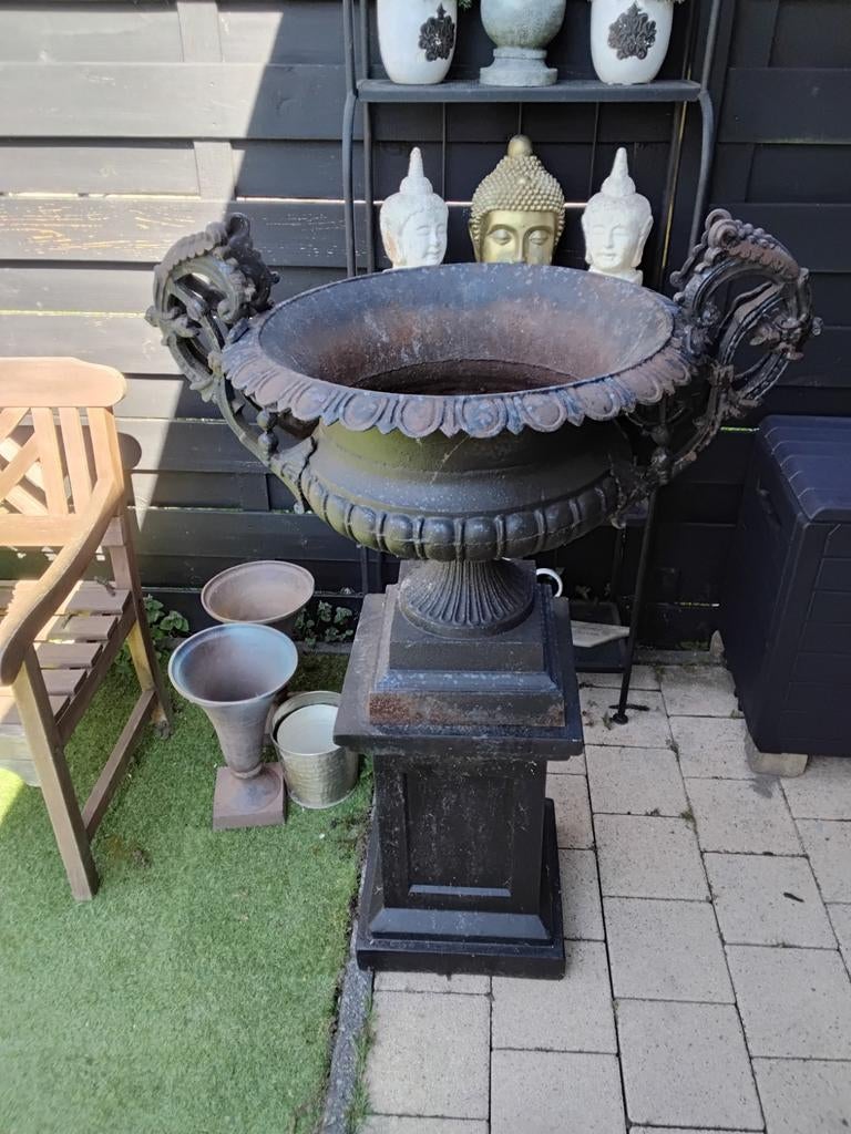 Te koop franse gietijzeren vaas, Tuin en Terras, Tuinvazen, Ophalen of Verzenden