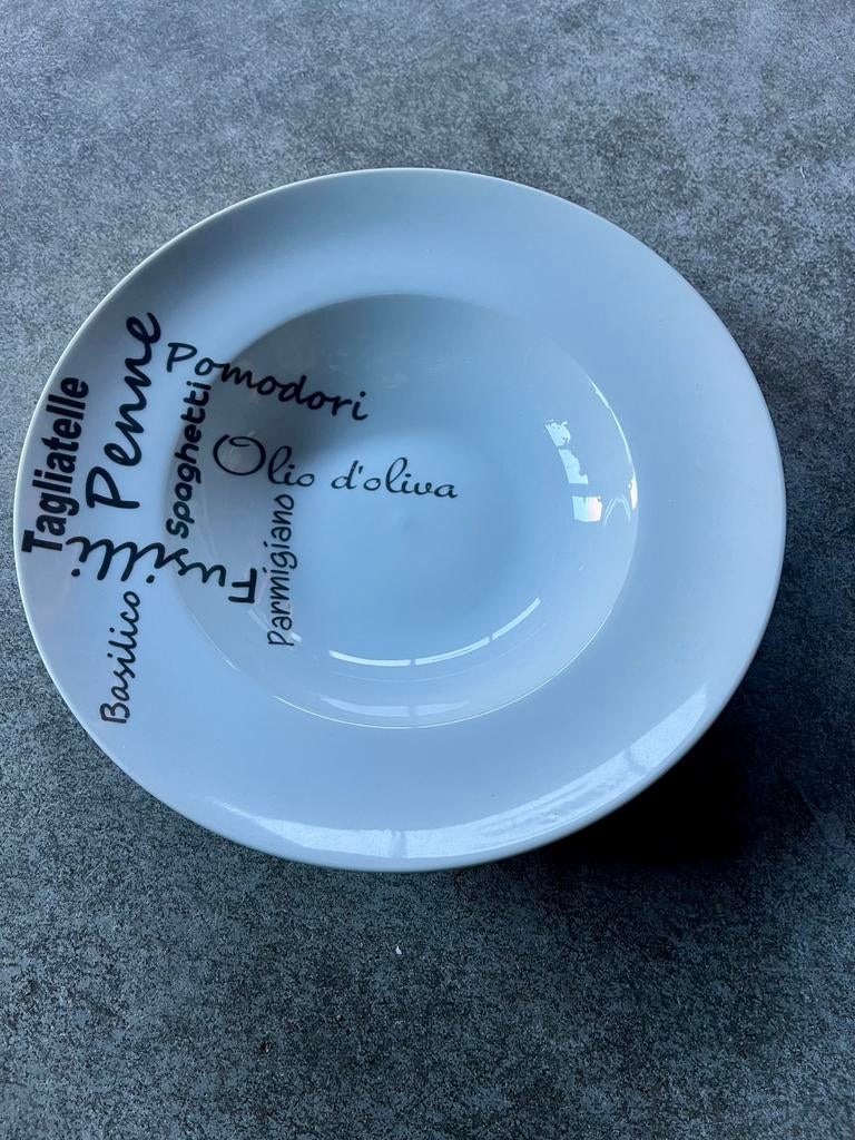 Spagettie bord, Huis en Inrichting, Keuken | Servies, Ophalen of Verzenden, Zo goed als nieuw, Bord(en), Overige stijlen